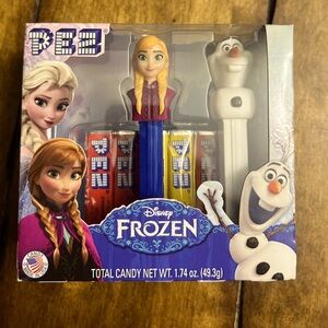 Anna and Olaf pez